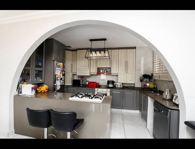 3 BEDROOM APARTMENT FOR SALE IN MORNINGSIDE